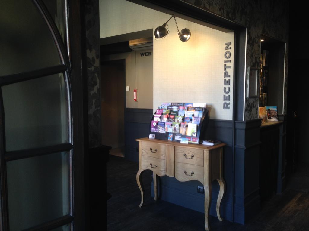 Hotel Du Commerce モントーバン エクステリア 写真
