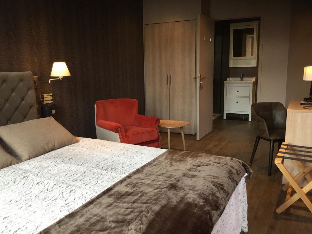 Hotel Du Commerce モントーバン エクステリア 写真